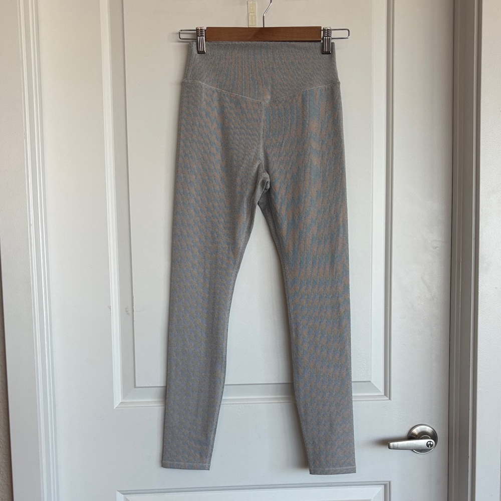 Vuori women’s gray striped leggings | 28”